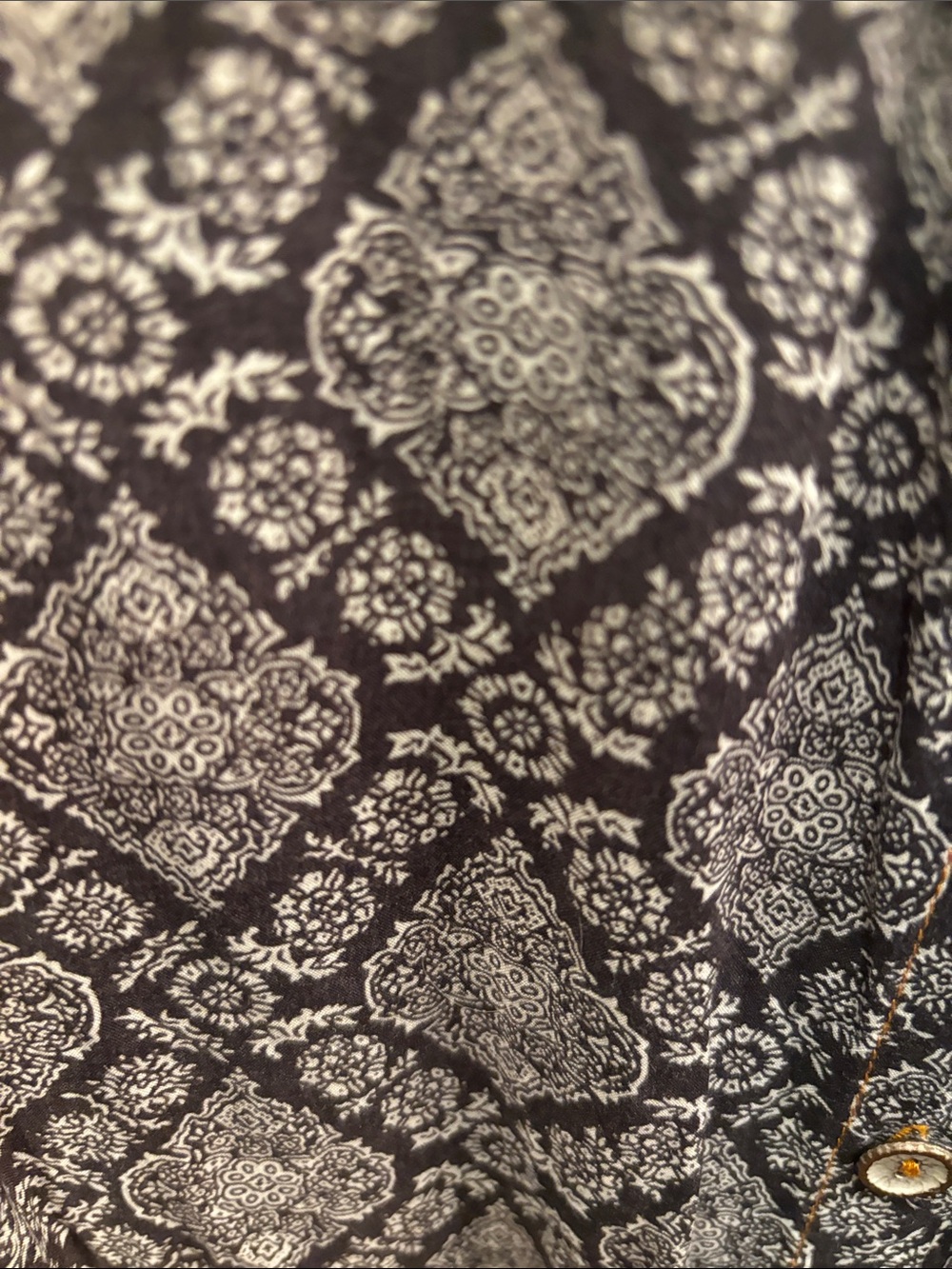 Aratta Printed Long-Sleeve Button-Up Tunic Top in Black and Maroon ptp 22 - Picture 5 of 5